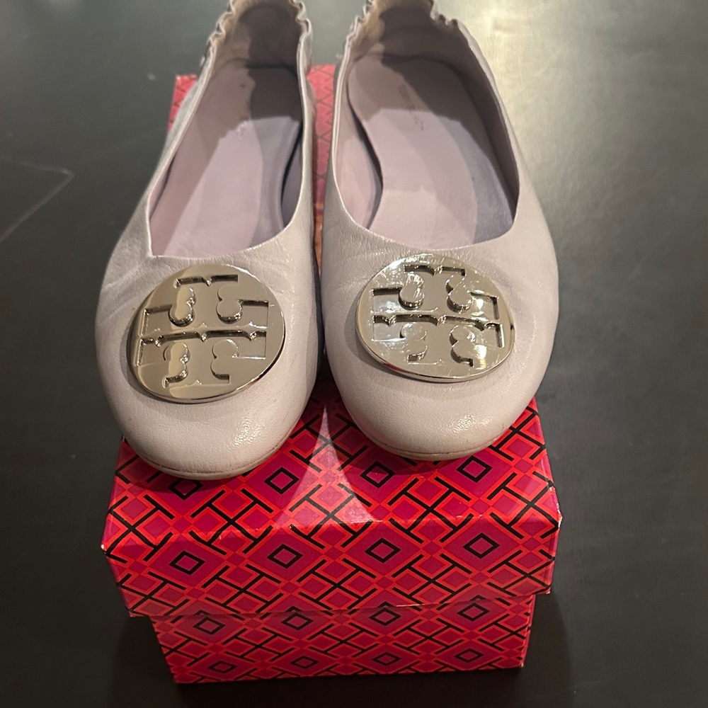 Tory Burch Women's Gray Loafers with Silver Emblem - good condition